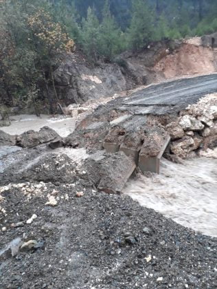 Şiddetli Yağış Nedeniyle Menfez Köprü Çöktü