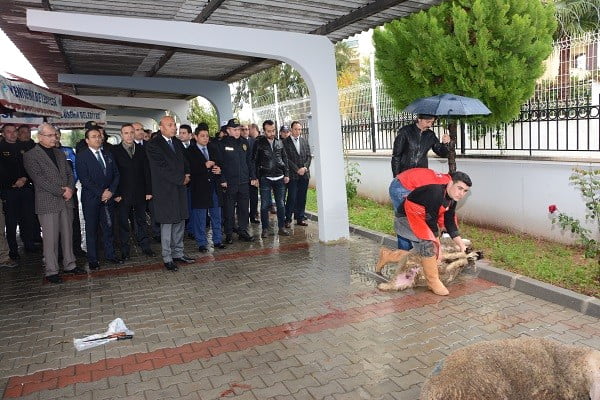 Mersin Emniyet Müdürlüğünce personelin kaza ve belalardan korunması için kurban