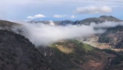 Dağların arasındaki sis bulutu kartpostallık manzara oluşturdu Mersin’in merkez Toroslar ilçesine bağlı