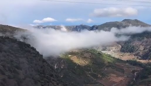 Dağların arasındaki sis bulutu kartpostallık manzara oluşturdu Mersin’in merkez Toroslar ilçesine bağlı