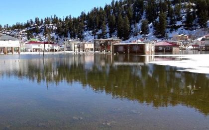 Anamur ilçesine bağlı Abanoz Yaylası’nda karların erimeye başlamasının ardından bazı evleri