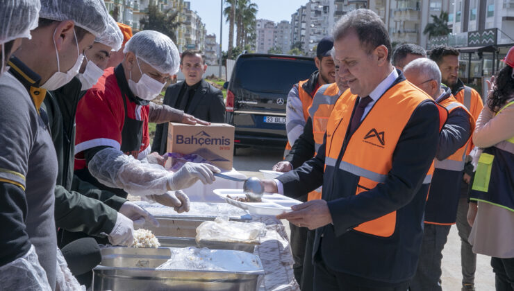 Mersin Büyükşehir Belediye Başkanı Vahap Seçer, Göçmen’de devam eden katlı