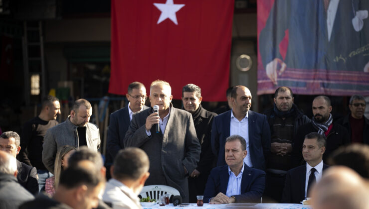 BAŞKAN SEÇER, TARSUS’TAKİ HAL ESNAFI İLE BİR ARAYA GELDİ Mersin Büyükşehir Belediye Başkanı Vahap Seçer, hafta mesaisine Tarsus Hal