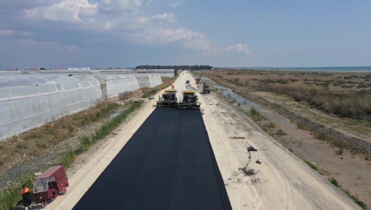 BÜYÜKŞEHİR, KAZANLI SAHİL YOLUNDA ÇALIŞMALARINA DEVAM EDİYOR Mersin Büyükşehir Belediyesi Yol Yapım Bakım ve Onarım Dairesi, kentin