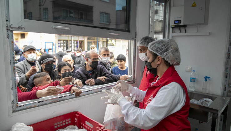 Mersin Büyükşehir Belediyesi’nin Aşhanesi, Mersinlilere farklı bir lezzet sundu. ‘Kazanç