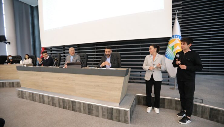 Mart ayı olağan toplantısını gerçekleştiren Mezitli Belediye Meclisinde, Rusya ve