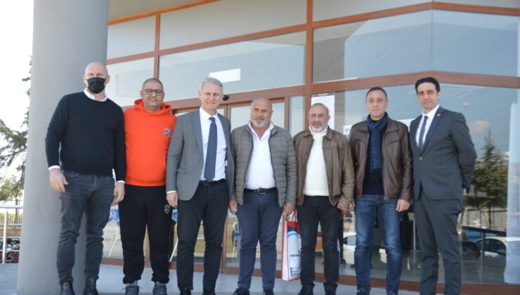 Türkiye Hentbol Federasyonu Başkanı Uğur Kılıç ve yönetim kurulu üyeleri,