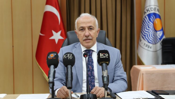 BAŞKAN GÜLTAK MECLİS TOPLANTISINDA HİZMETLE GEÇEN 3 YILI DEĞERLENDİRDİ Akdeniz Belediye Başkanı Mustafa Gültak, belediyeyi ağır bir borç yükü