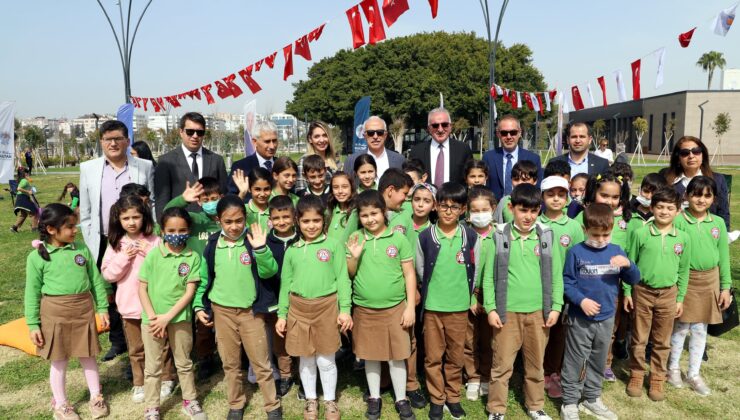 AKDENİZLİ ÖĞRENCİLER KİTAP OKUMA ETKİNLİĞİNDE BULUŞTU Akdeniz Belediyesi ile Akdeniz İlçe Milli Eğitim Müdürlüğü ortaklığında, ‘Kütüphaneler