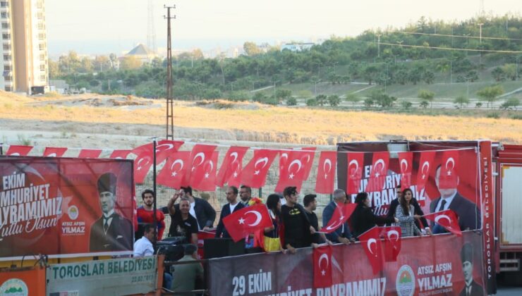 Mersin’in merkezi ilçesi Toroslar Belediyesinin 29 Ekim Cumhuriyet Bayramı Tırı,