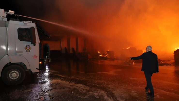 BAŞKAN GÜLTAK, ‘ÇAY MAHALLESİNE BÜYÜK GEÇMİŞ OLSUN’ Akdeniz Belediye Başkanı M. Mustafa Gültak, palet fabrikasında başlayıp kısa