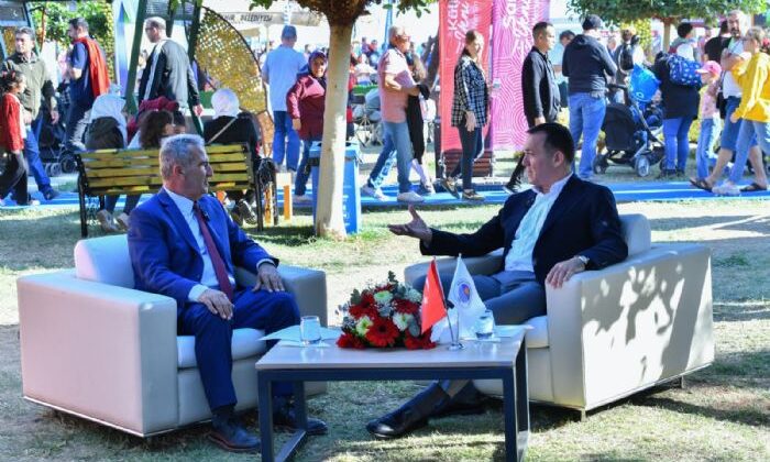8.Mersin Uluslararası Narenciye Festivali alanında Kanal 33 televizyonunda yayınlanan “Ahmet