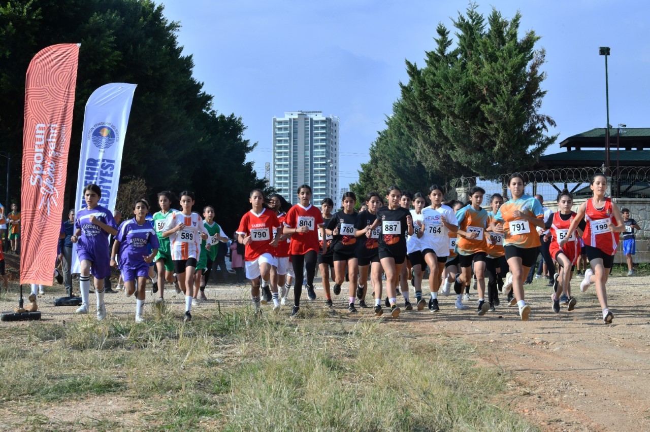 ATA’YI ANMA 4.KROS YARIŞMALARI TAMAMLANDI Mersin Yenişehir Belediyesi, 10 Kasım Atatürk’ü Anma Günü ve Atatürk
