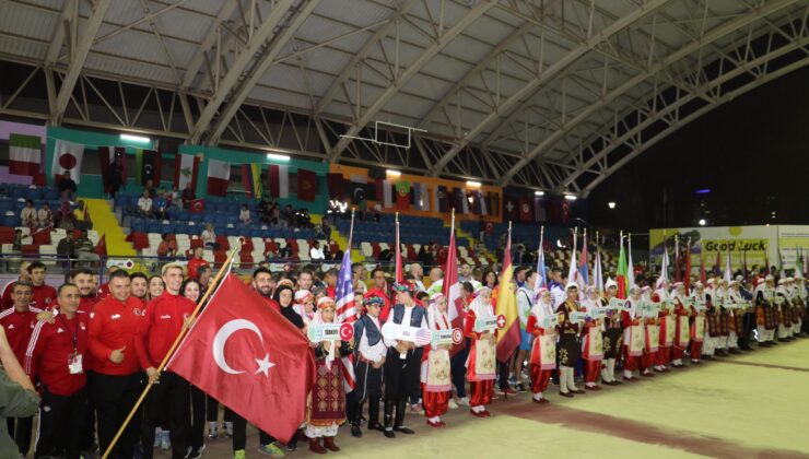 Mersin’in merkez ilçesi Toroslar Belediyesinin ev sahipliğinde düzenlenen Dünya Bocce