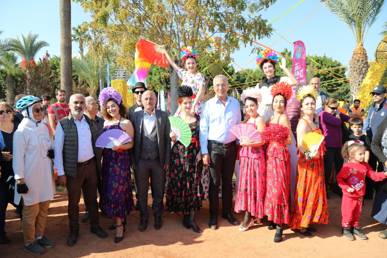 Mersin Narenciye Festivali muhteşem renk cümbüşü altında başladı. Narenciye kenti