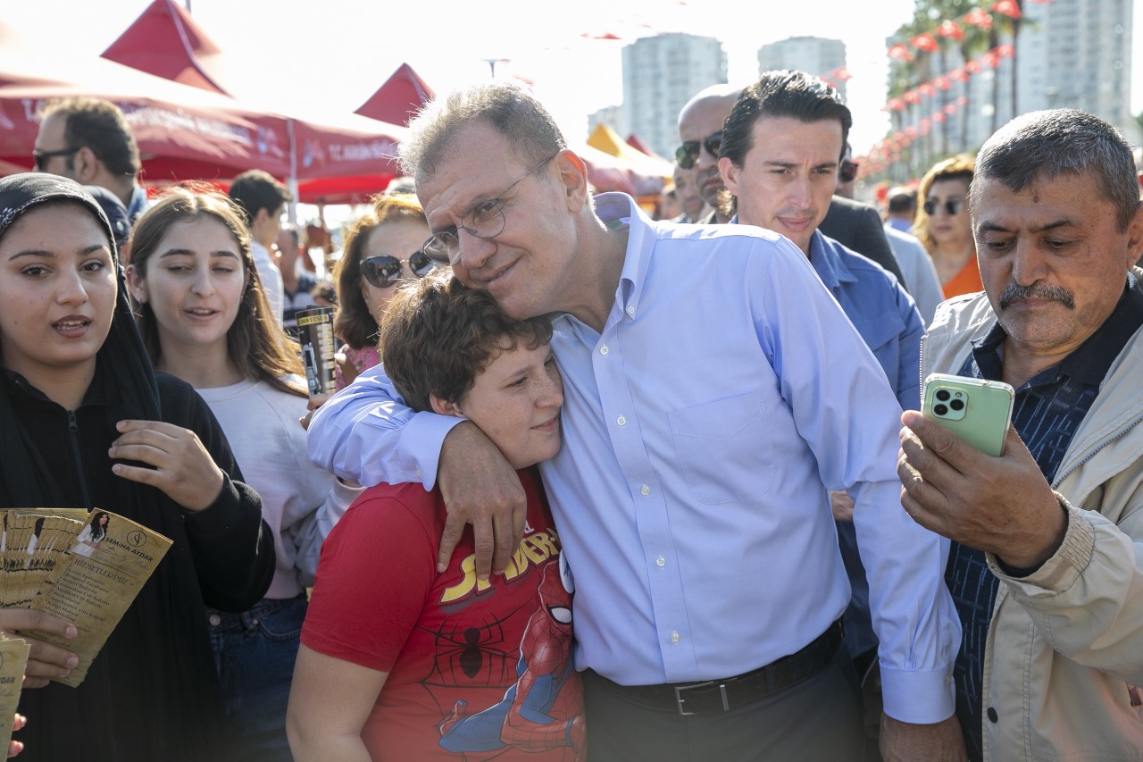 SEÇER: “MERSİN NARENCİYENİN BAŞKENTİDİR” “NARENCİYENİN HEM EKONOMİYE, HEM DE İSTİHDAMA KATKISI ÇOK FAZLA” “MERSİN’DE HER ŞEY ÇOK DAHA GÜZEL OLACAK” “SÜRDÜRÜLEBİLİR TARIM POLİTİKALARINA İHTİYACIMIZ VAR” “KÜÇÜK ÜRETİCİLERİMİZ İÇİN ÇOK DEĞERLİ PROJELERİMİZ VAR” Mersin’in en önemli festivallerinden biri olan ve bu yıl 8’incisi