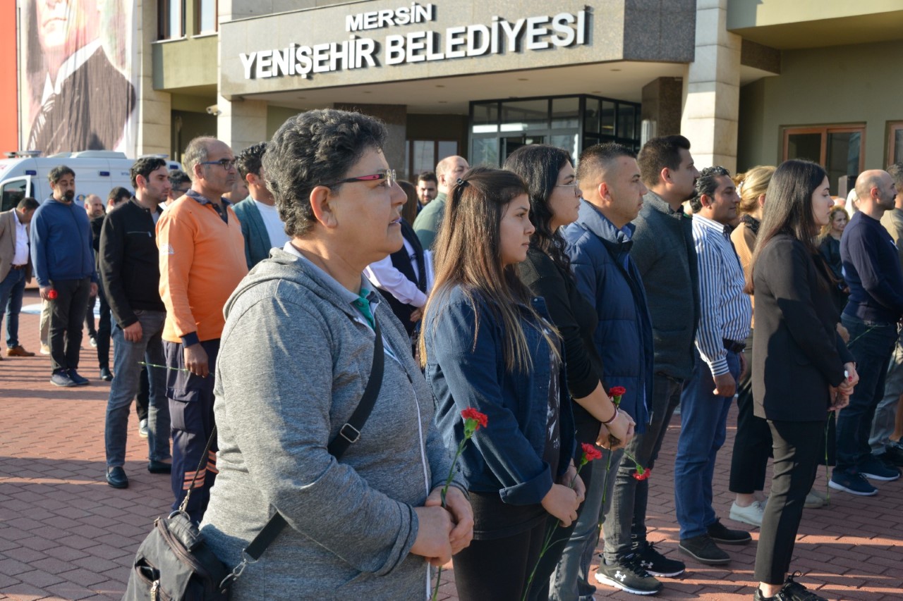 YENİŞEHİR’DE ATA’YA SAYGI DURUŞU Mersin Yenişehir Belediyesi, Ulu Önder Gazi Mustafa Kemal Atatürk’ü ebediyete