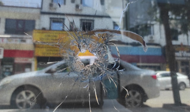 Mersin’in Akdeniz ilçesinde çıkan silahlı kavgada 1 kişi hayatını kaybetti,