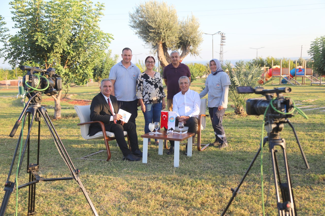 Mezitli Belediye Başkanı Neşet Tarhan, Kanal 33 televizyonunda Ahmet Özdemir’in