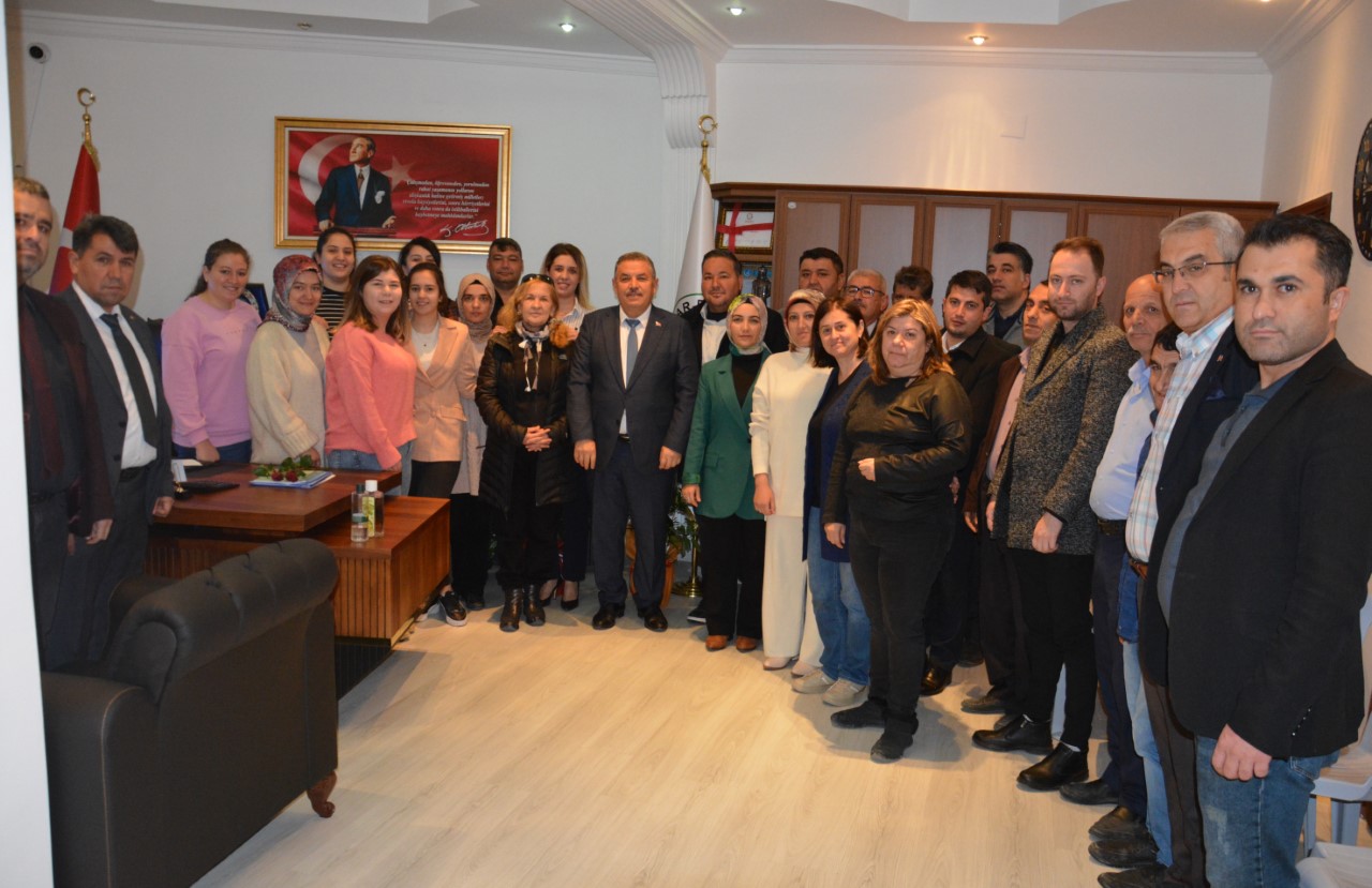 Eğitim Camiasında uzun yıllar öğretmen olarak hizmet veren Gülnar Belediye