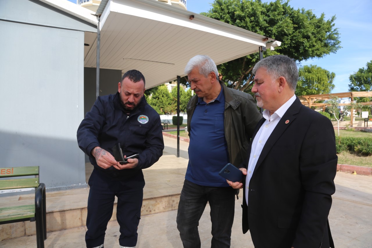 “Almanya’dan Mersin’e Ev Almak İçin Gelen Gurbetçi Vatandaşı Sevindiren Duyarlı