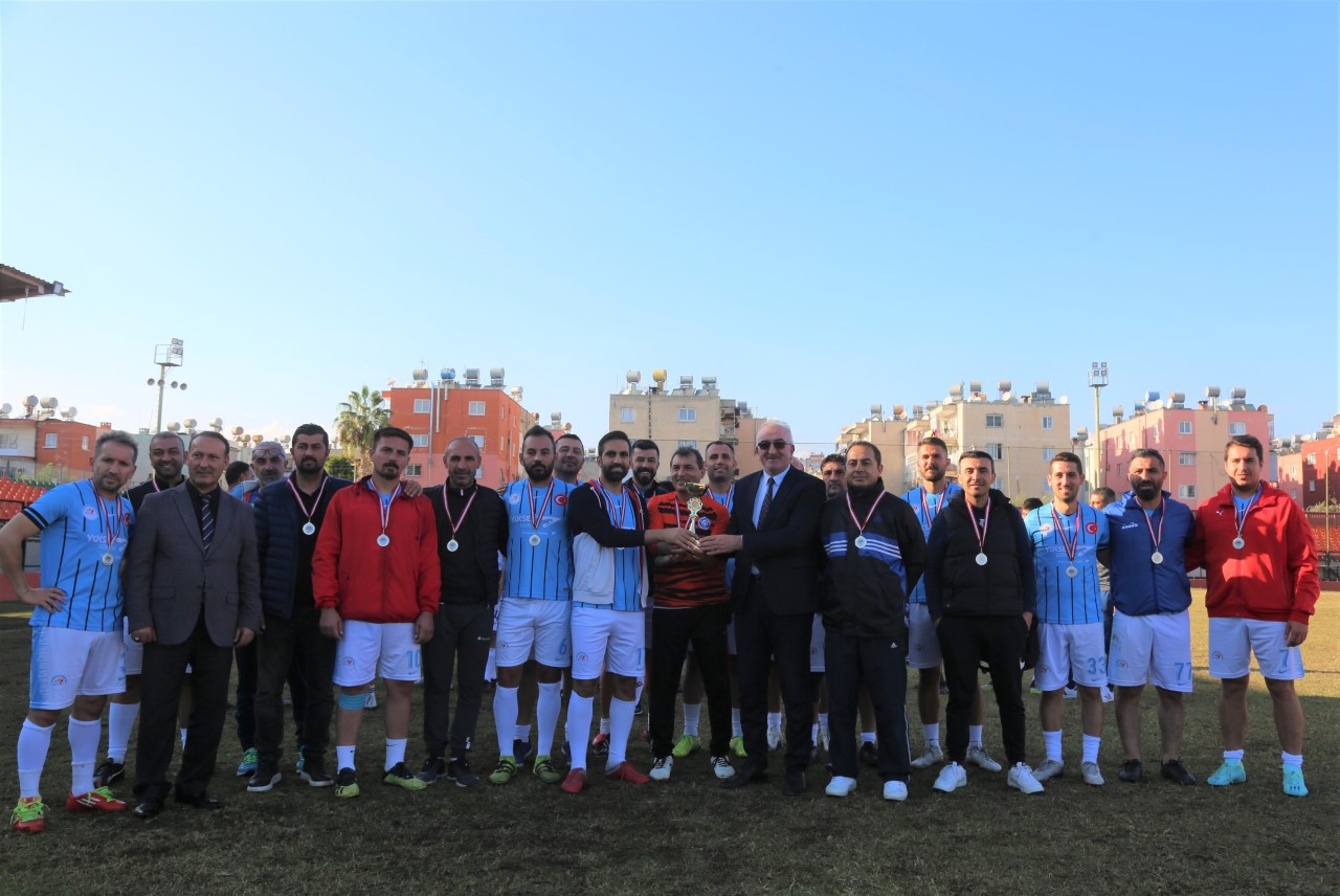 Toroslar Belediyesinin, 24 Kasım Öğretmenler Günü dolayısıyla İl Milli Eğitim