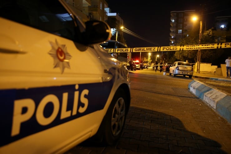 15 YAŞINDAKİ KIZ 5. KATTAN DÜŞTÜ Mersin’de 15 yaşındaki kız 5.kattan düştü . Olay Akdeniz ilçesi