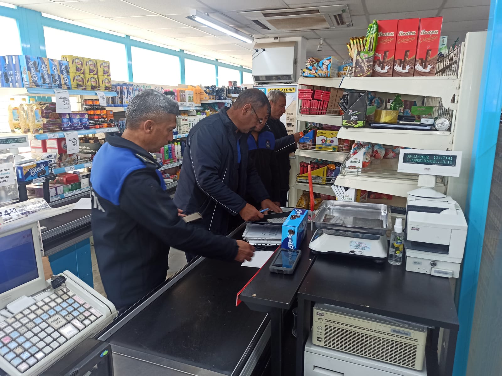 Gülnar Belediyesi, yerel ve zincir marketlerde temel gıda, ihtiyaç ürünlerine