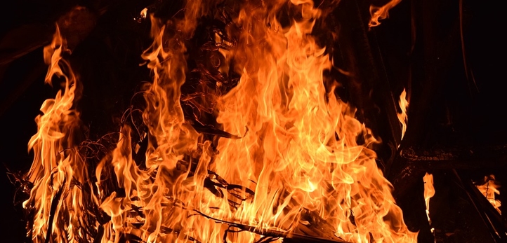 Mersin’in merkez Mezitli ilçesine bağlı Fındıkpınarı Yaylası’nda alev alev yanan