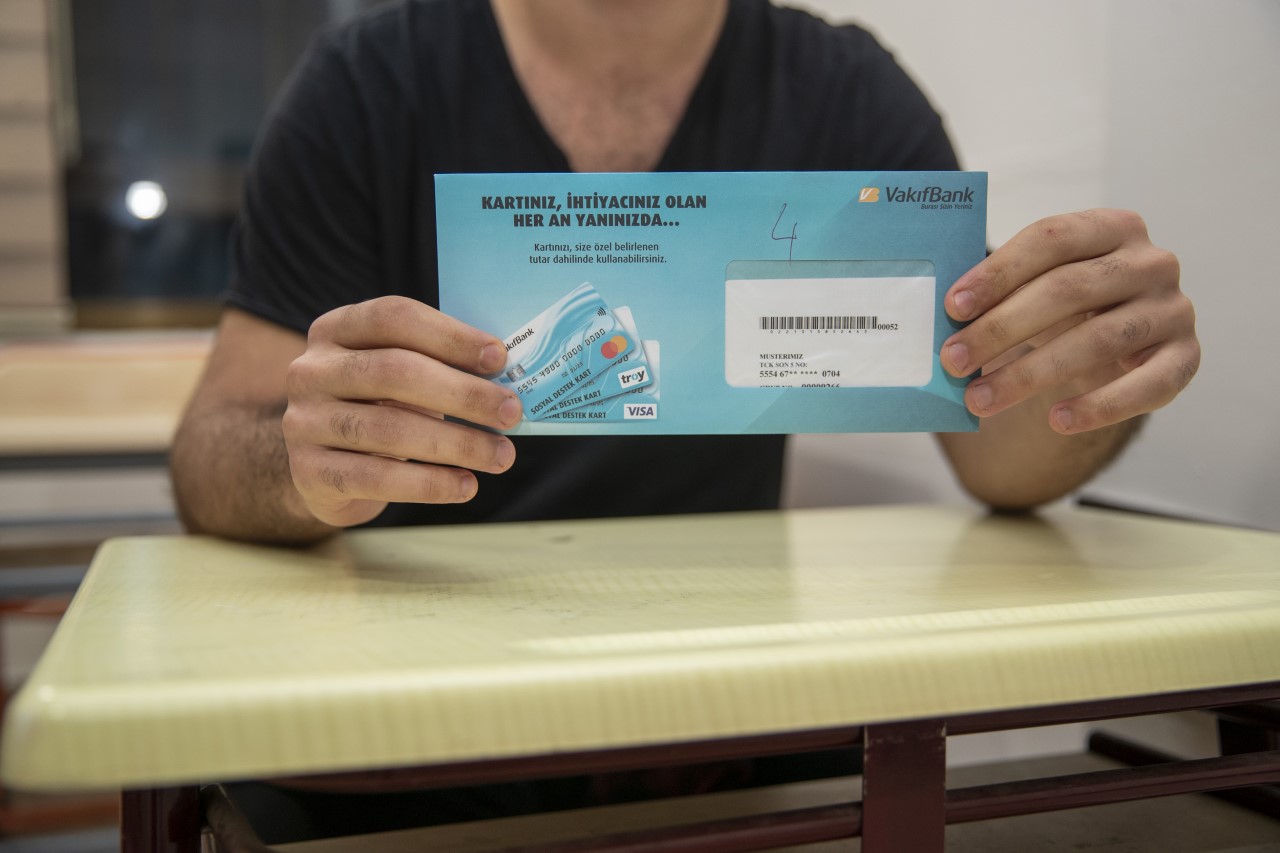 Mersin Büyükşehir Belediyesi tarafından bu yıl üniversiteye kaydolan öğrencilere sağlanan