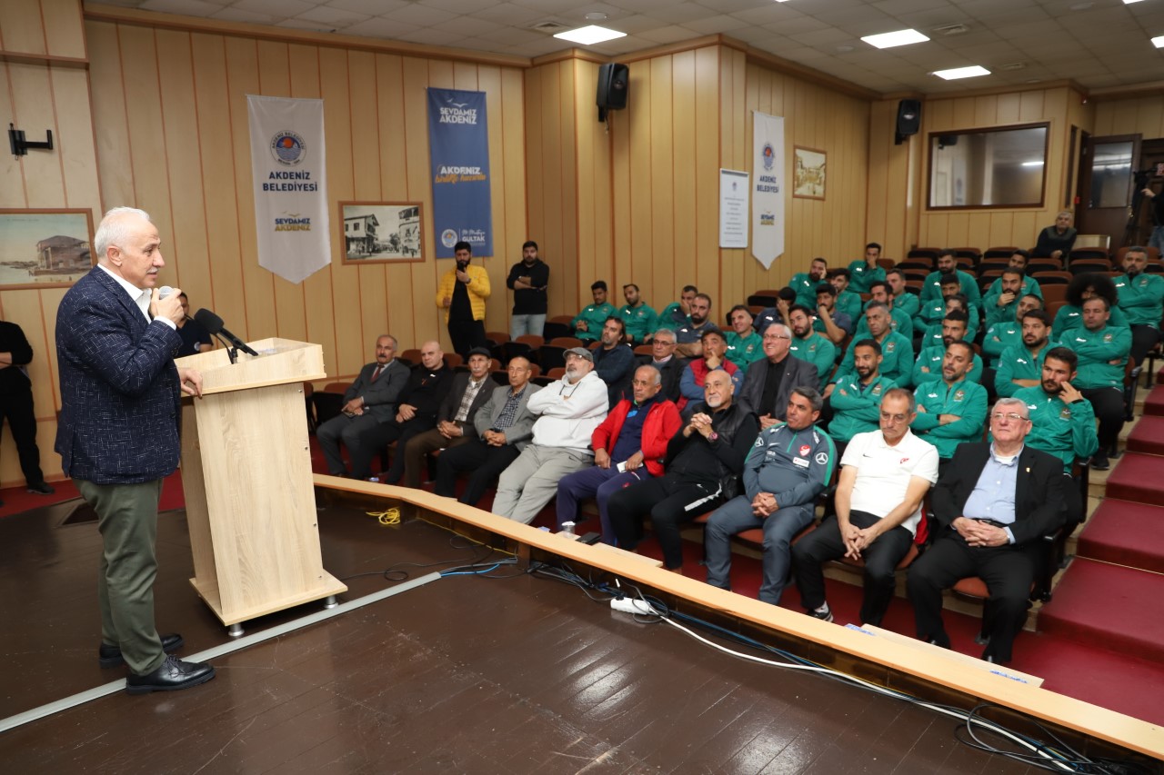 Akdeniz Belediye Başkanı M. Mustafa Gültak, Türkiye Futbol Antrenörleri Derneği