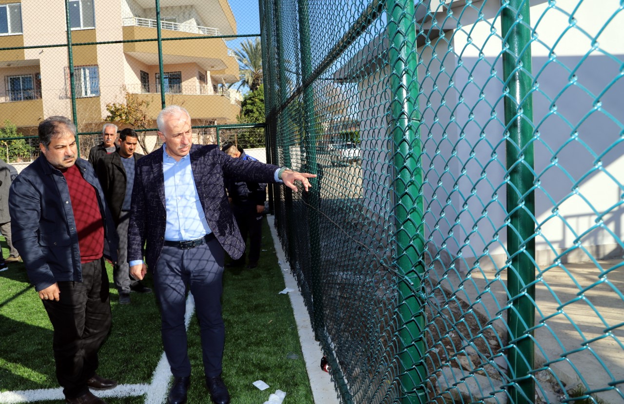 Akdeniz Belediye Başkanı Gültak, Karaduvar Mahallesini ziyaret ederek, bölgeye kazandırılacak