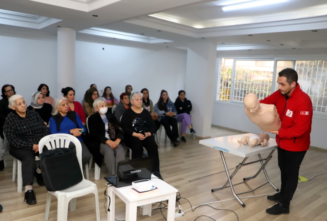 Türk Kızılay Toplum Merkezi’nden uzmanlar, doğru ilkyardım tekniklerini anlattı Akdeniz