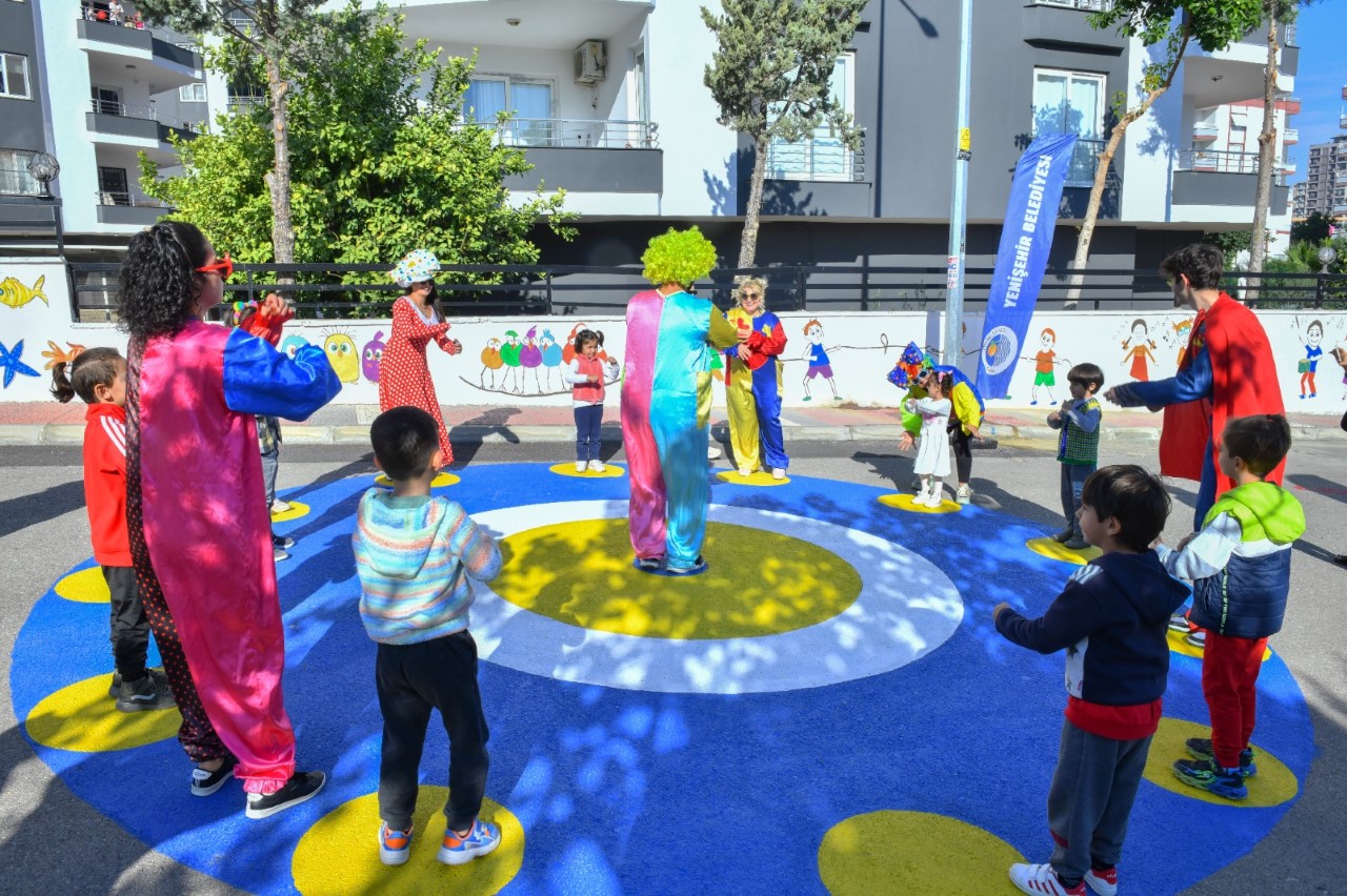 Mersin Yenişehir Belediyesi çocukların güvenli bir ortamda eğlenceli vakit geçirebilmeleri