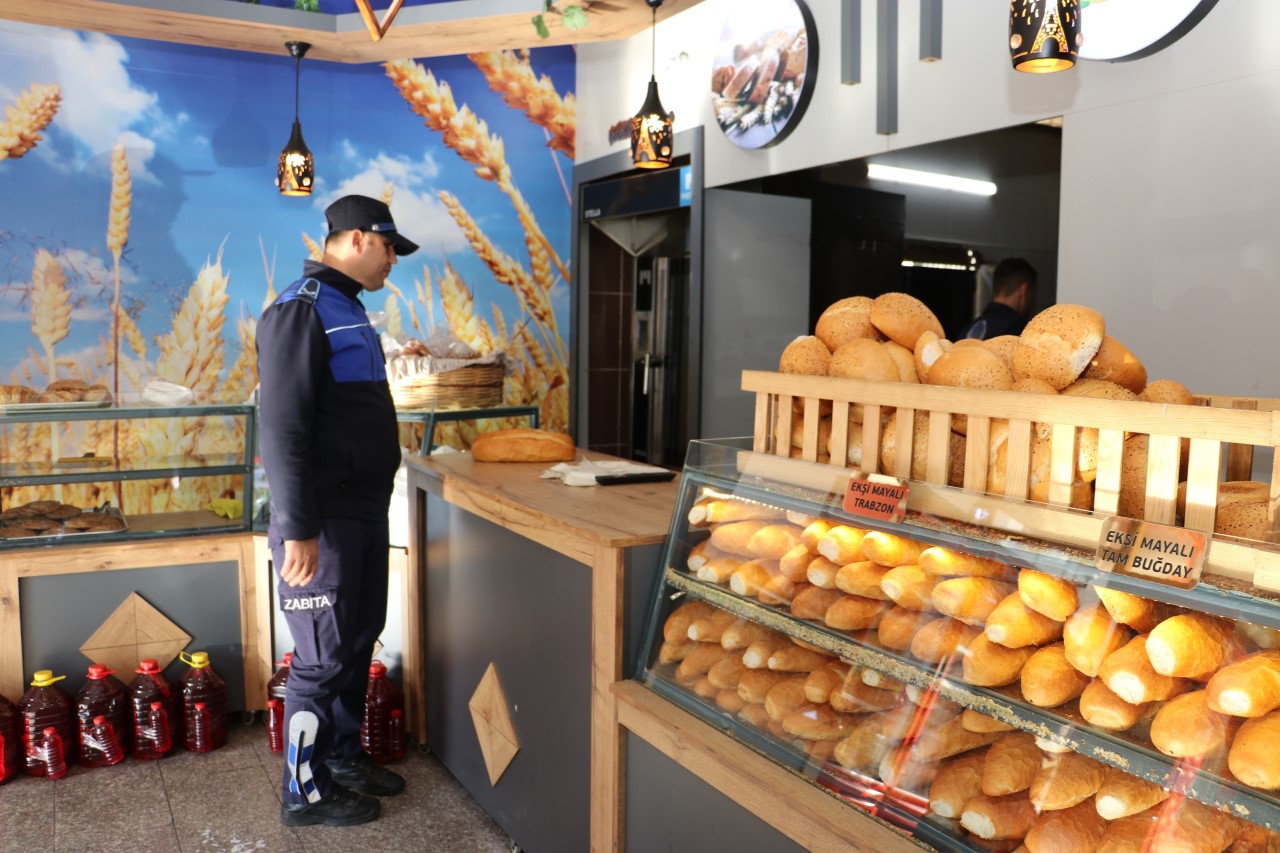 Toroslar Belediyesi Zabıta Müdürlüğü ekipleri, ilçe genelindeki rutin denetimlerini yeni