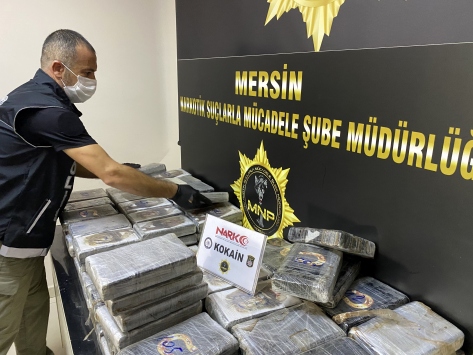TİCARET Bakanlığı Gümrük Muhafaza ekiplerince Mersin Limanı’na Ekvator’dan gelen gemide