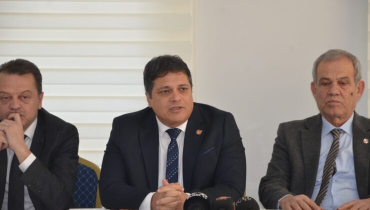Mersin Gazeteciler Cemiyeti’nde (MGC) yeni basın kanununa ilişkin bilgilendirme toplantısında