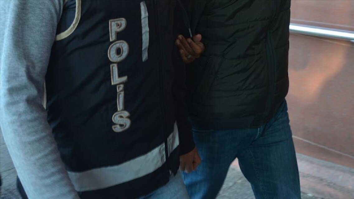 DEAŞ’LI TERÖRİSTLER TUTUKLANDI DEAŞ terör örgütünün ilimizdeki faaliyetlerinin tespit ve deşifresine yönelik olarak