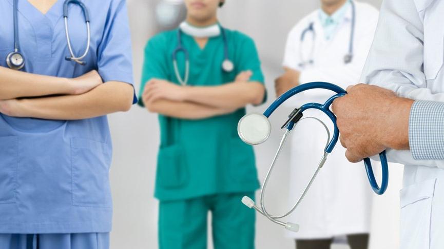 Sağlık Çalışanları Yüzde 30 Maaş Zammına Karşı İş Bırakma Eylemi