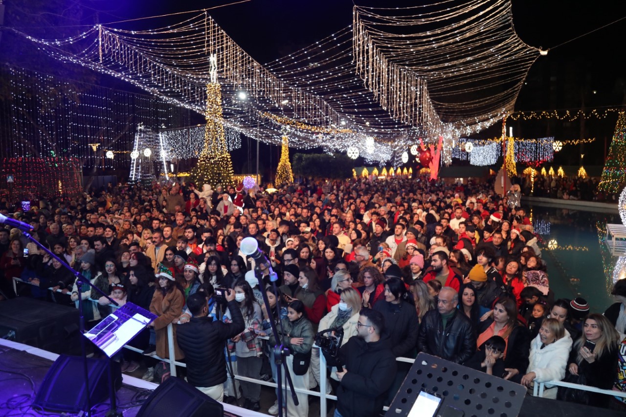 Mersinlilerin yeni yıla eğlenerek girdikleri adres Mezitli Belediyesi Yılbaşı Partisi