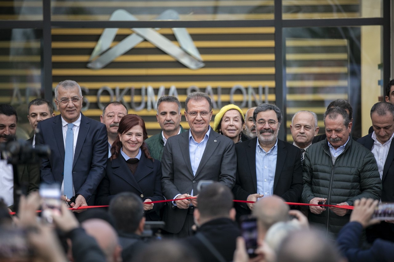 Mersin Büyükşehir Belediye Başkanı Vahap Seçer, Büyükşehir Belediyesi tarafından Kültür