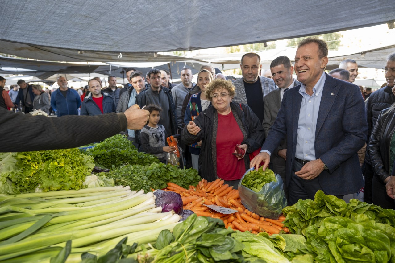 Başkan Vahap Seçer ve Başkan Neşet Tarhan, Mezitli ilçesinde esnaf