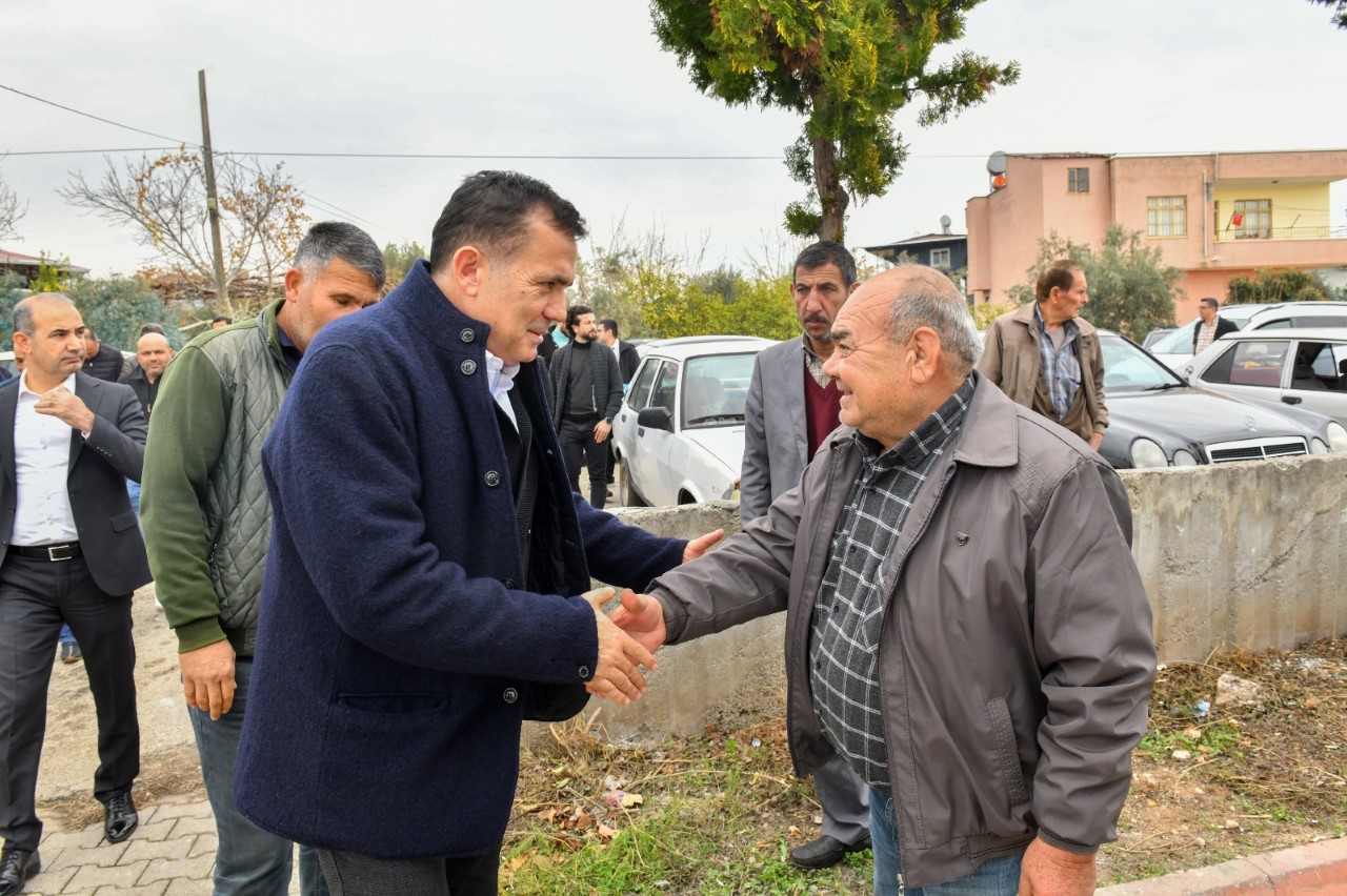 Mersin Yenişehir Belediye Başkanı Abdullah Özyiğit, Gökçebelen Mahallesi’nde vatandaşlarla bir