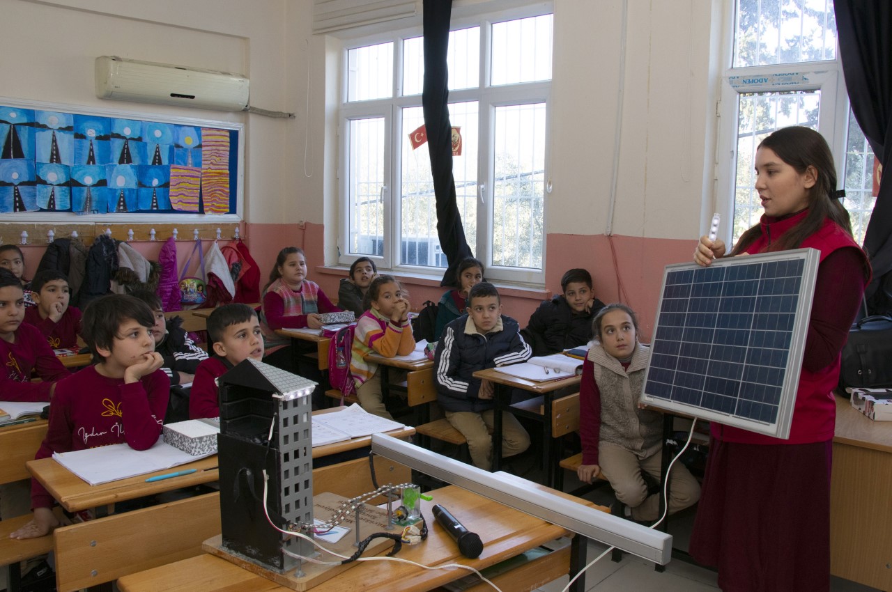 BÜYÜKŞEHİR’DEN ÖĞRENCİLERE “ENERJİ VERİMLİLİĞİ VE TASARRUFU” EĞİTİMİ  ÖĞRENCİLERE ENERJİ TASARRUFUNUN