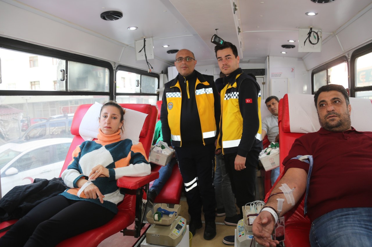 Kızılay’ın kan bağışı kampanyasına destek veren Mersin’in merkez ilçesi Toroslar