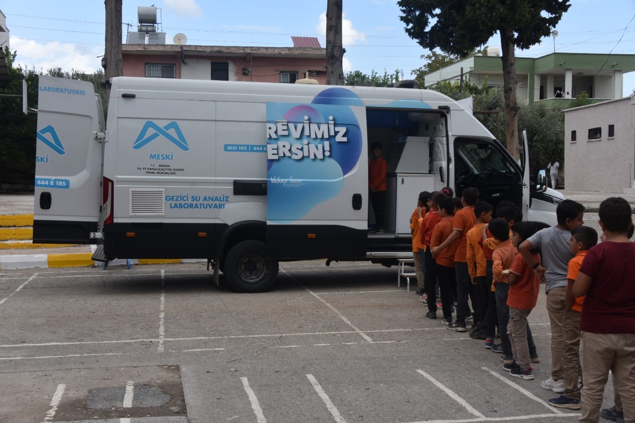 Mersin’in her köşesinde aralıksız devam eden altyapı çalışmalarının yanı sıra,