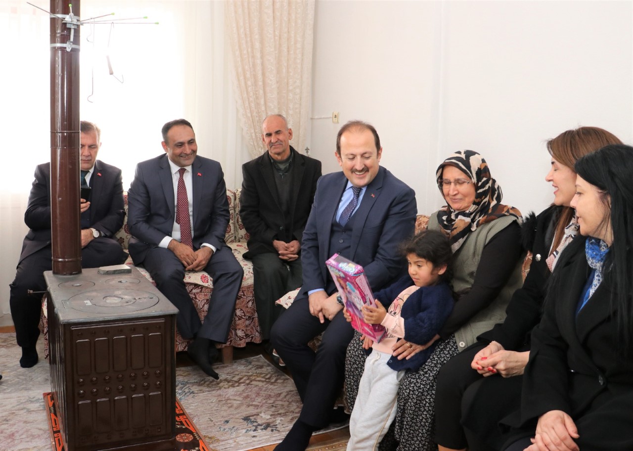 Toroslar Belediye Başkanı Atsız Afşın Yılmaz, Mersin Valisi Ali Hamza