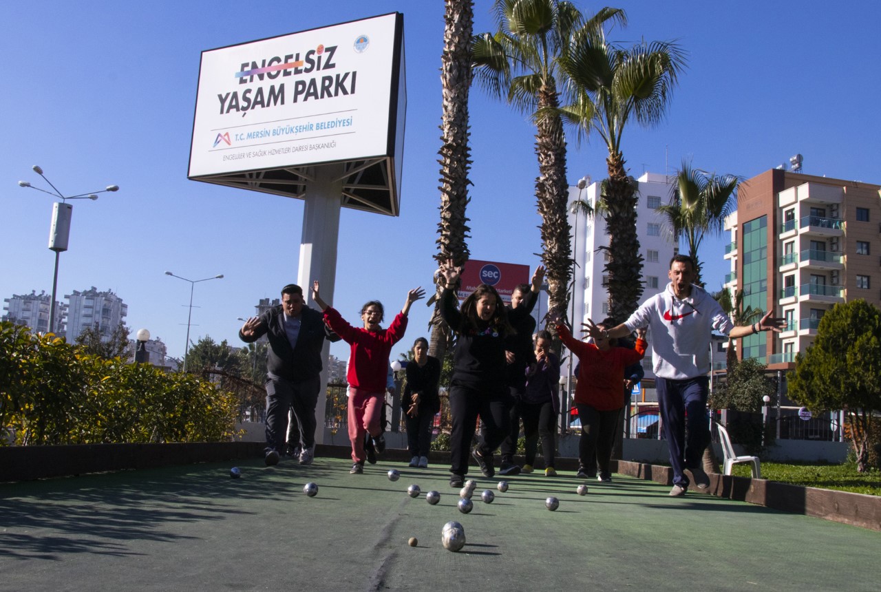 Mersin Büyükşehir’in özel bireylere hizmet veren Engelsiz Yaşam Parkı, yeni