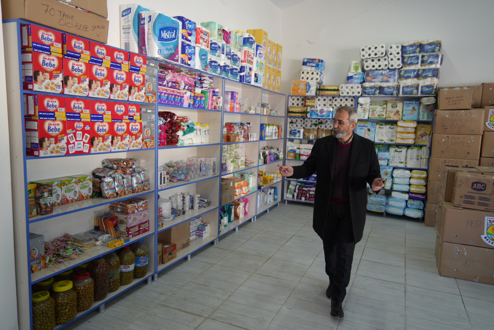 Tarsus Belediyesi, deprem bölgesinden gelen vatandaşların ihtiyaç duyabilecekleri malzemeleri temin