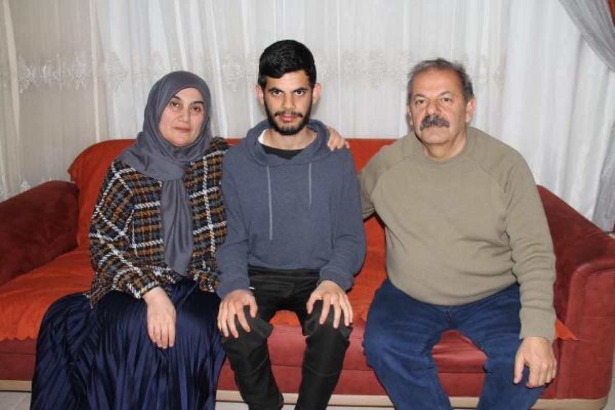 Hatay’ın Antakya ilçesinde evleri hasar görünce, ailesi ile Mersin’e gelen otizmli Cemil